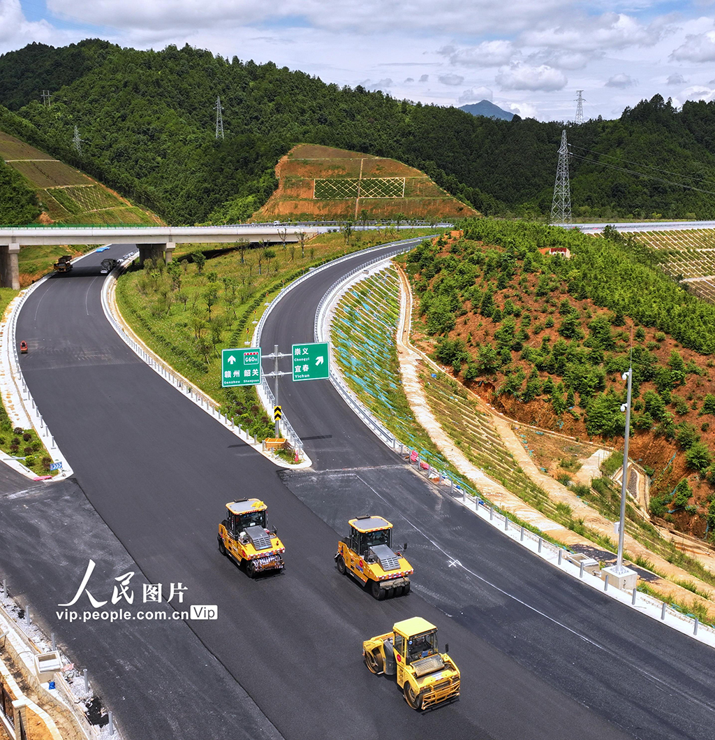 江西大余:建設高速公路 助力振興發展【4】