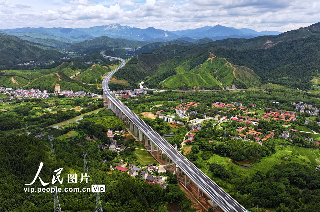 江西大余:建設高速公路 助力振興發展【5】