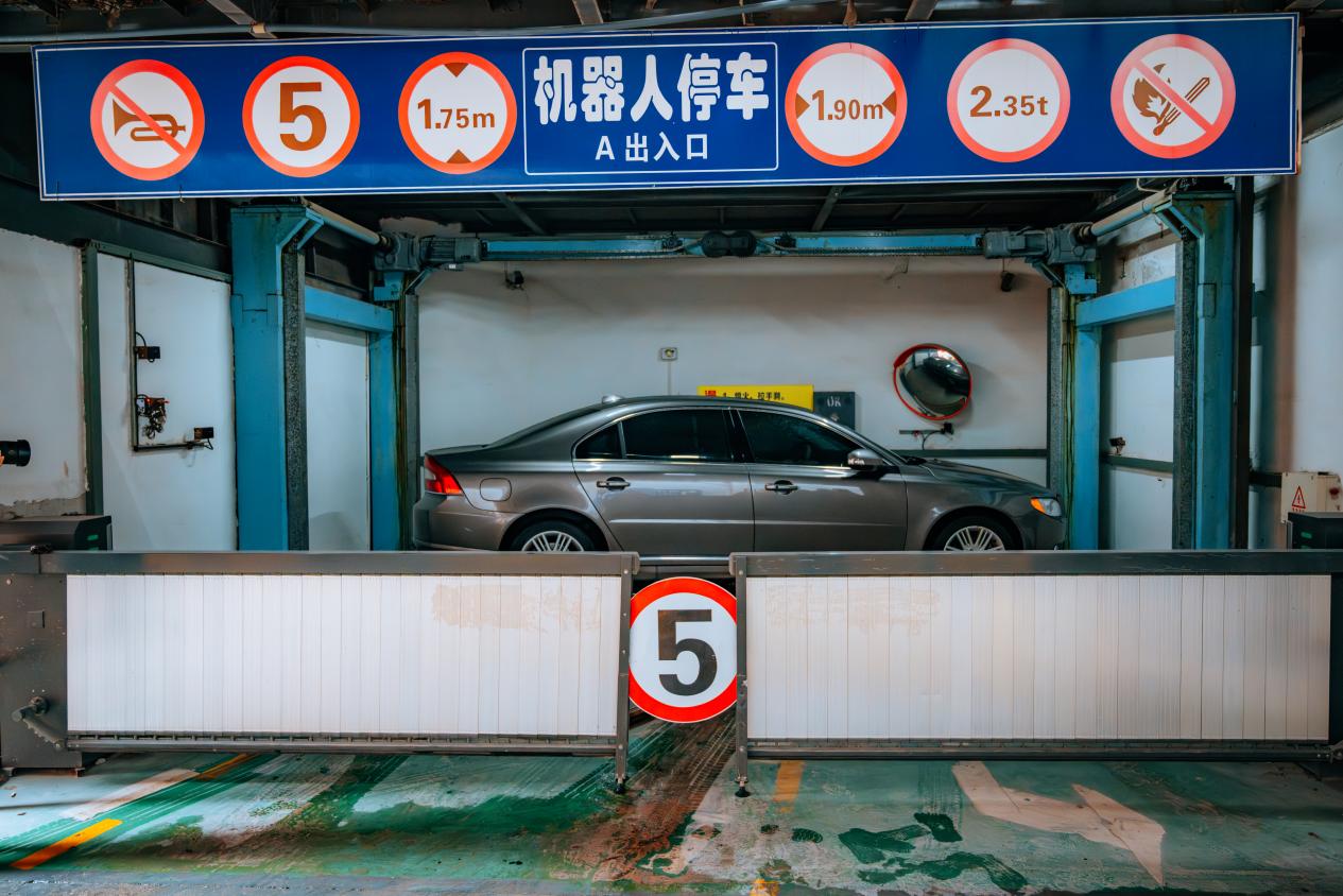 位于武漢市老城區的機器人停車示范點位。邱活攝