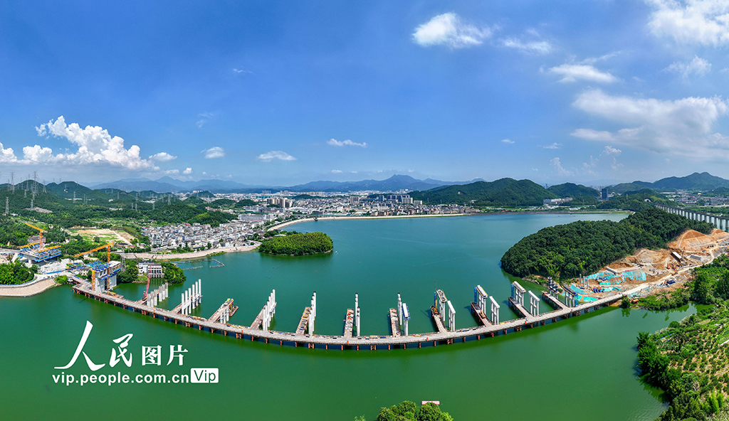 浙江寧海：楊梅嶺水庫大橋建設正酣