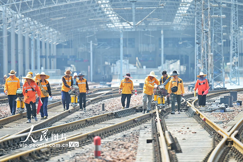 河南鄭州：迎暑運 檢修忙【2】