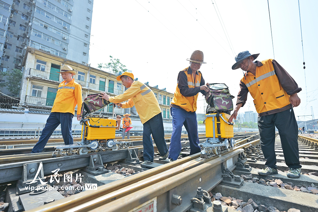 河南鄭州：迎暑運 檢修忙【3】