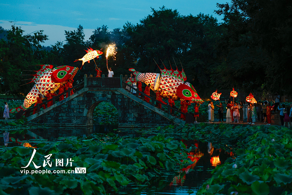安徽黃山:夏夜游古村賞魚燈【6】