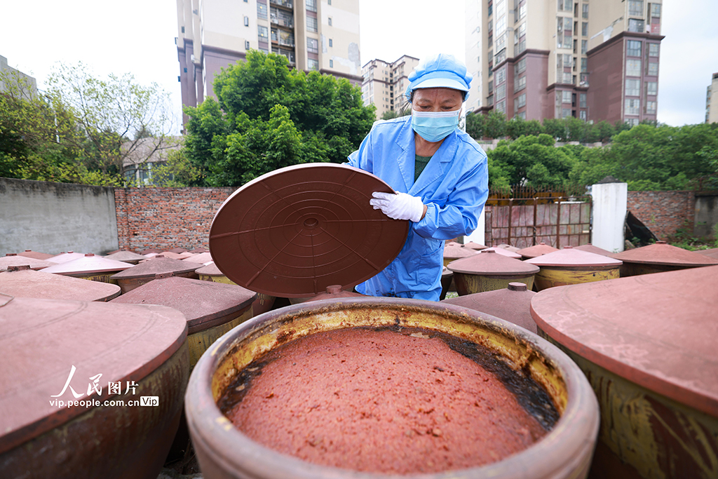 四川遂寧：傳統古法釀豆瓣醬【2】