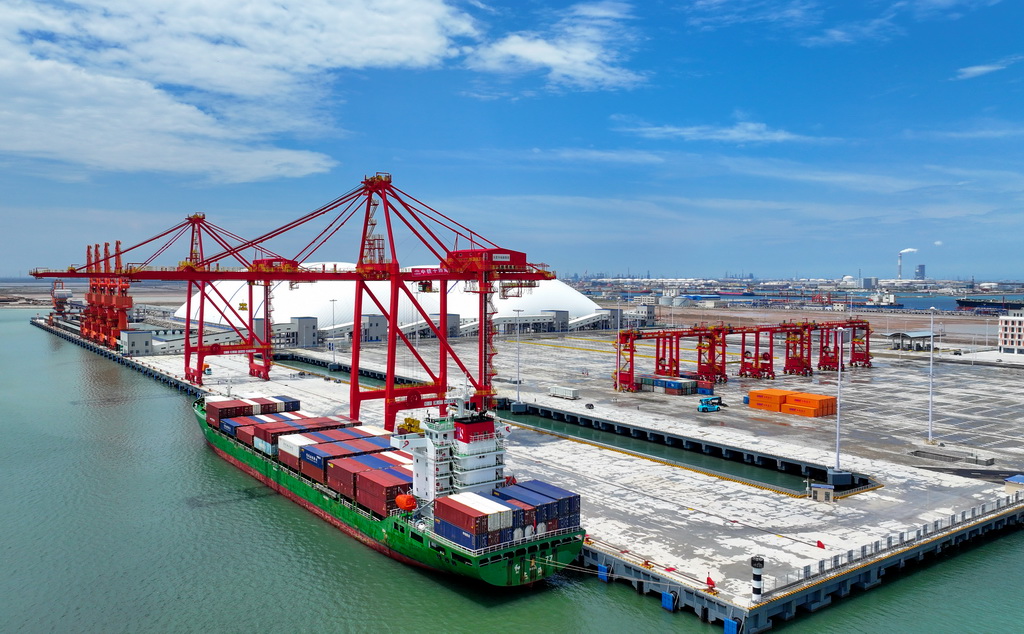 山東東營港專業化集裝箱碼頭啟用