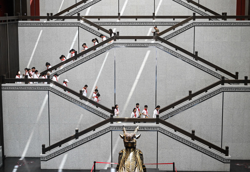 7月2日，學生在大云山漢王陵博物館參觀。