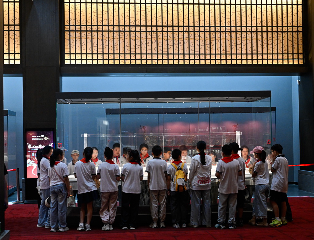 7月2日，學生在大云山漢王陵博物館參觀。