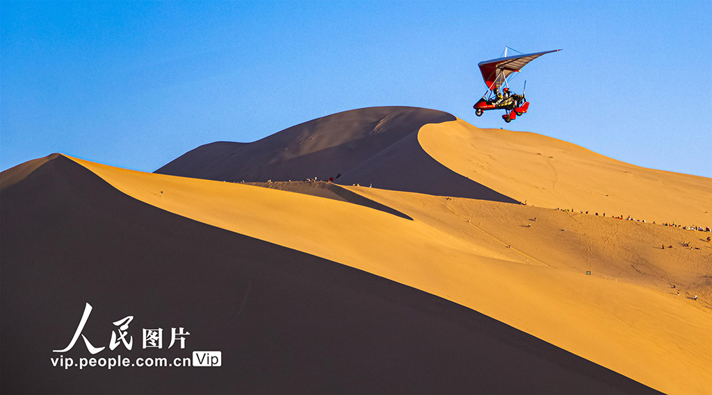 甘肅敦煌:發展低空經濟助力旅游“騰飛”【3】