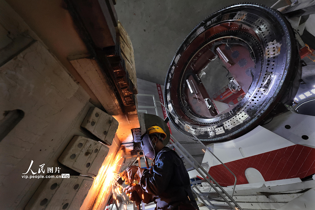 湖北宜昌:“江漢領航號”硬巖掘進機洞內組裝全面展開【2】
