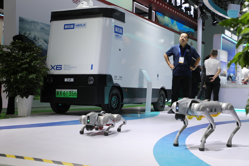 7月6日在蘭洽會展館內拍攝的機器人表演。