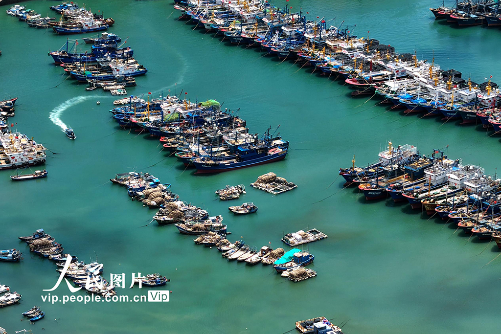 福建福州：漁船回港躲避臺風