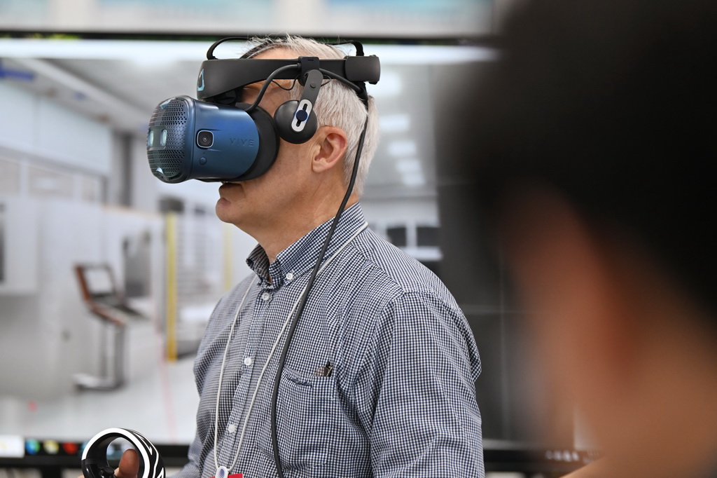 7月7日，嘉賓在天津輕工職業技術學院參觀體驗。