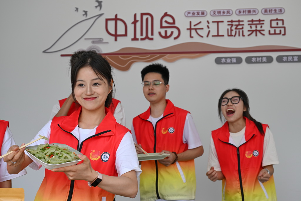 重慶大學生開展暑期志愿服務活動