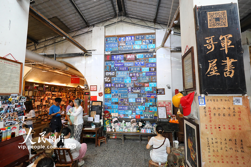 重慶：防空洞書屋里閱讀覓清涼【6】