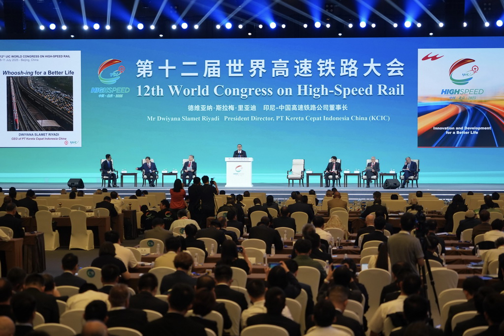 7月8日拍攝的第十二屆世界高速鐵路大會會場。