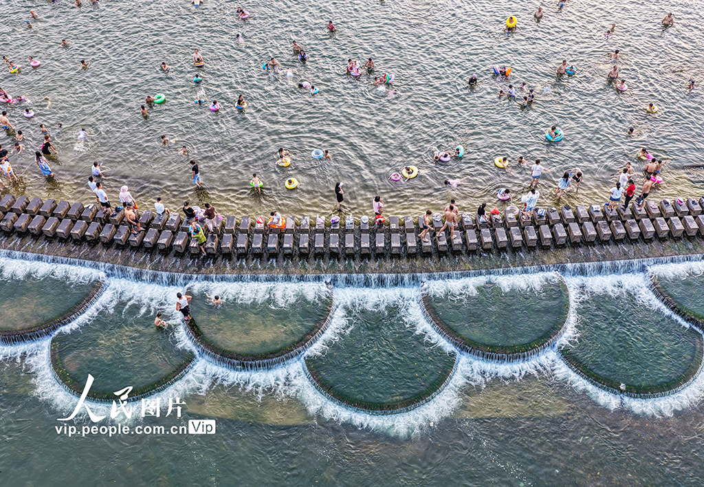 湖南道縣：戲水消暑