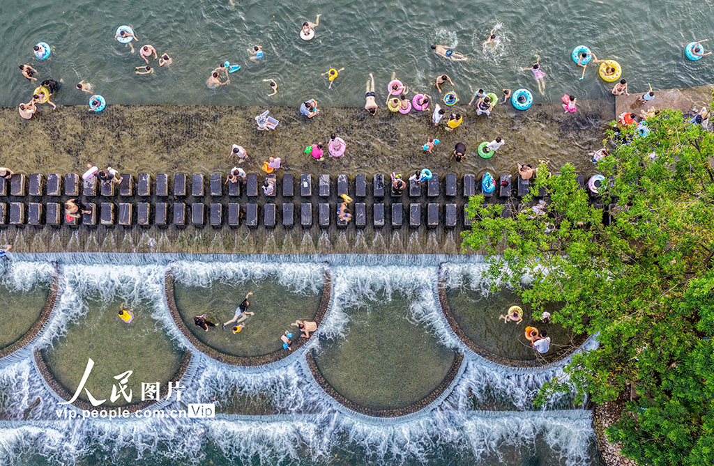 湖南道縣：戲水消暑【2】