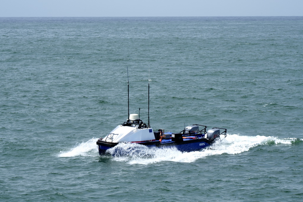 7月9日，珠海云洲L25C調測無人艇在南海進行科考試驗。