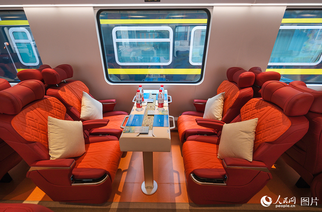 7月9日，京津冀首列“星光·燕趙號”觀光旅游列車開行。