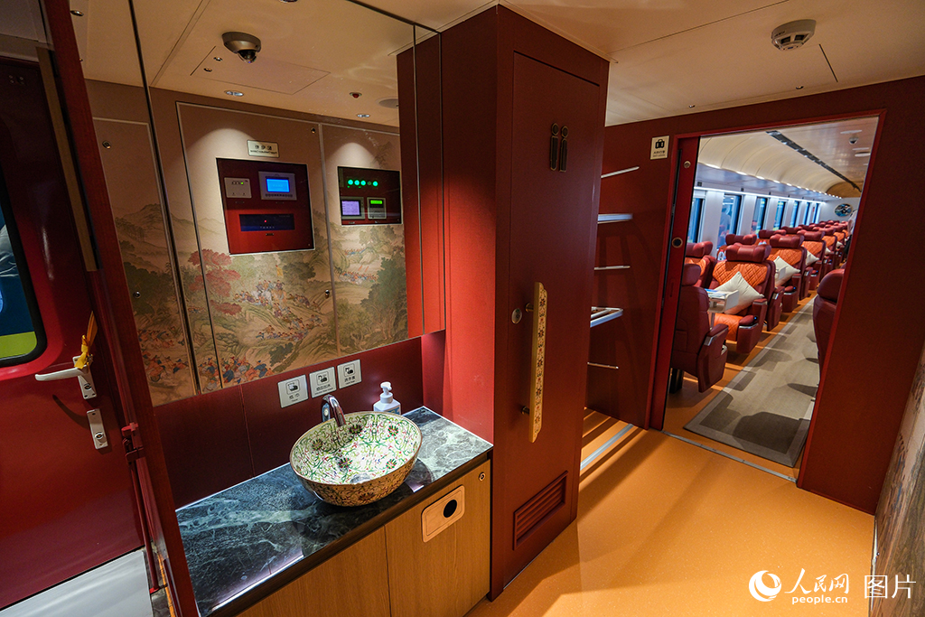 7月9日，京津冀首列“星光·燕趙號”觀光旅游列車開行。