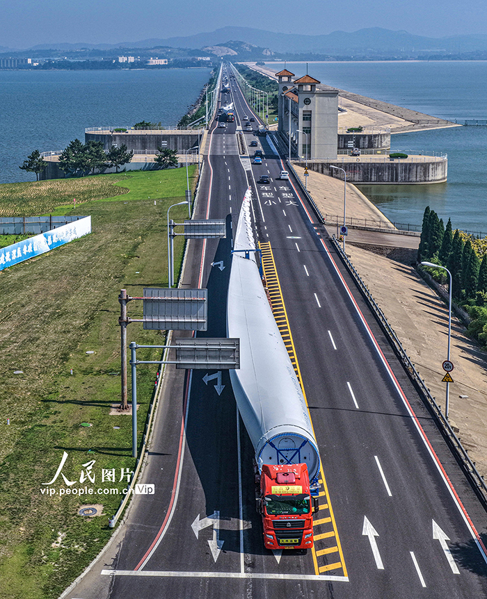 山東榮成:超大型風電葉片生產運輸忙【2】