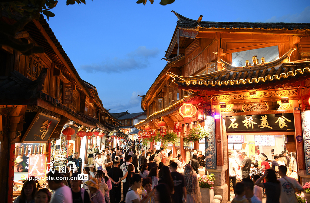 云南麗江：古城游人如織【4】