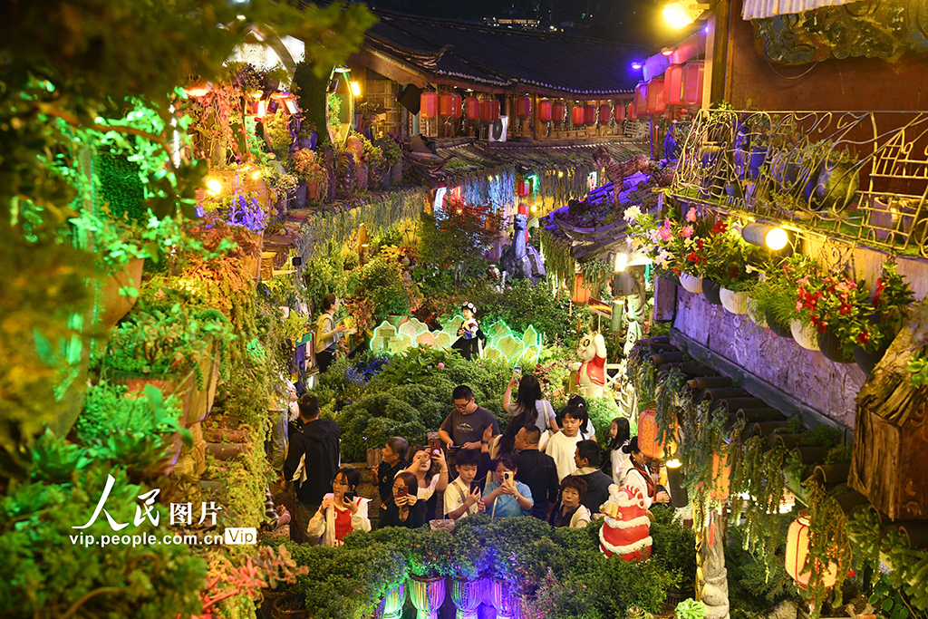 云南麗江：古城游人如織【5】