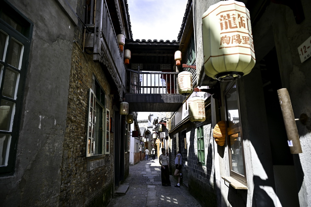 這是7月13日在江西省景德鎮市拍攝的陶陽里歷史文化街區一角。