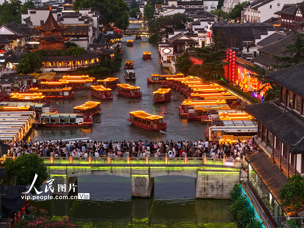 江蘇南京：夫子廟游人如織