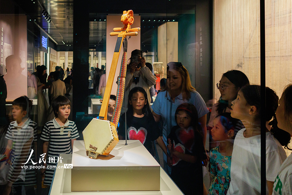 新疆烏魯木齊:博物館迎來參觀熱【3】