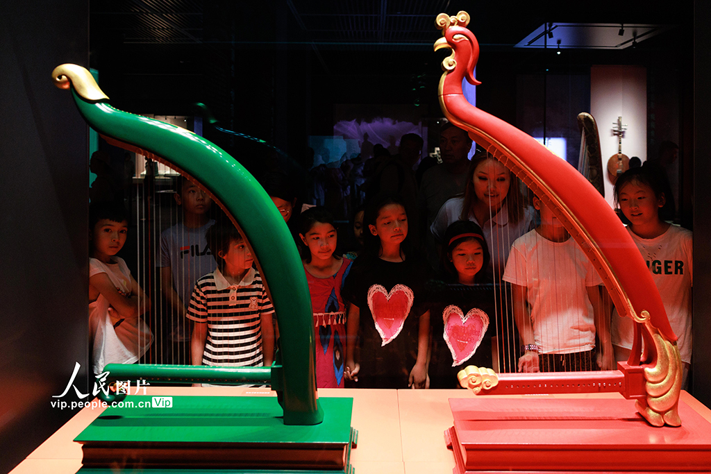 新疆烏魯木齊:博物館迎來參觀熱【4】