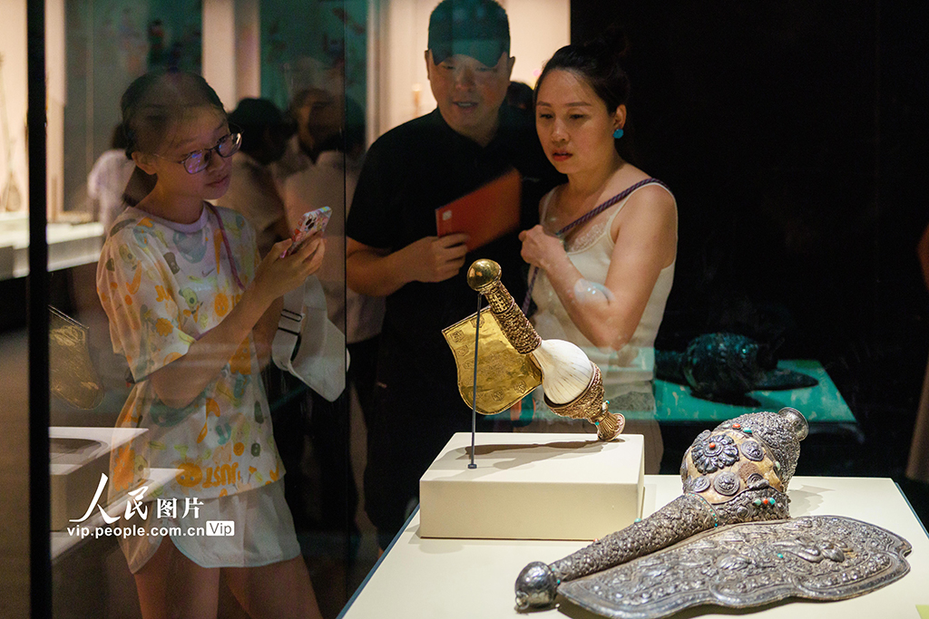新疆烏魯木齊:博物館迎來參觀熱【5】