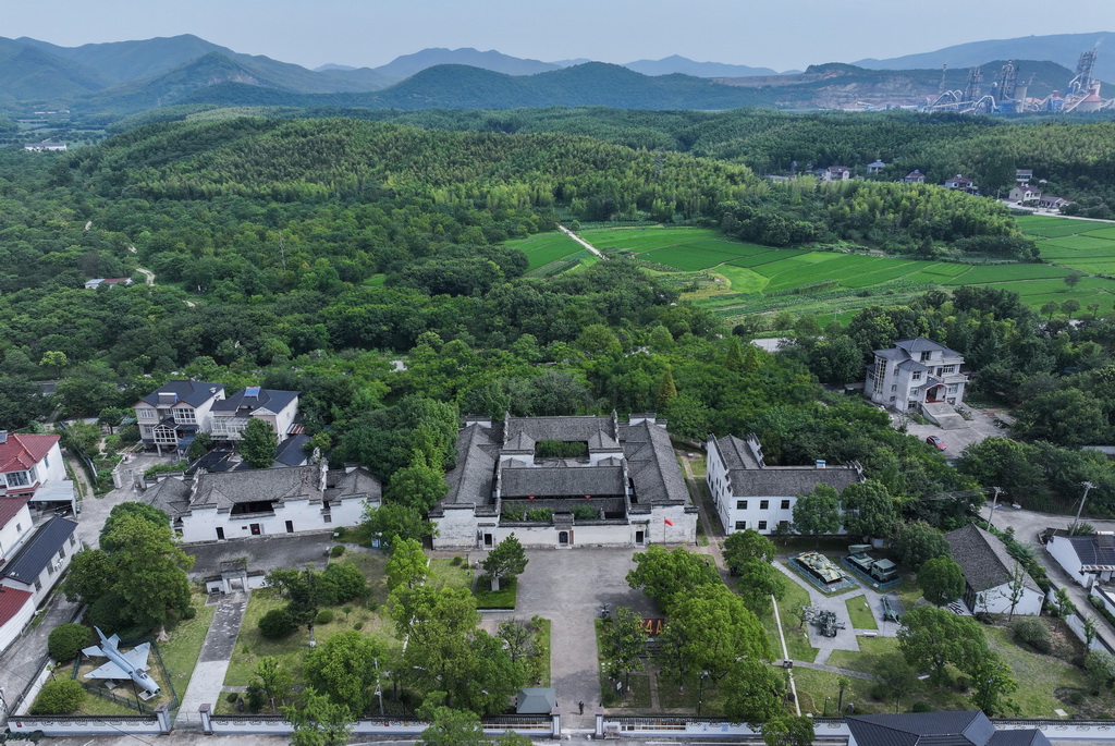7月16日拍攝的長興縣煤山鎮新四軍蘇浙軍區紀念館（無人機照片）。新華社記者 徐昱 攝