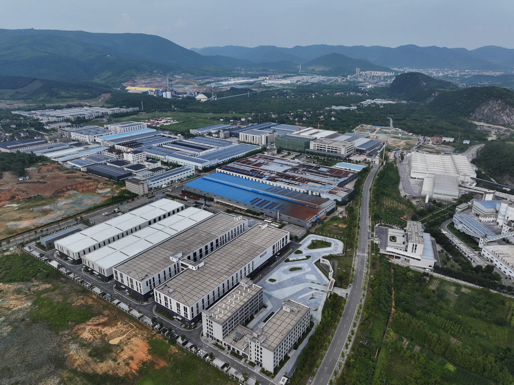 7月16日拍攝的位于長興縣煤山鎮的浙能（長廣）氫能裝備制造產業園（無人機照片）。新華社記者 徐昱 攝