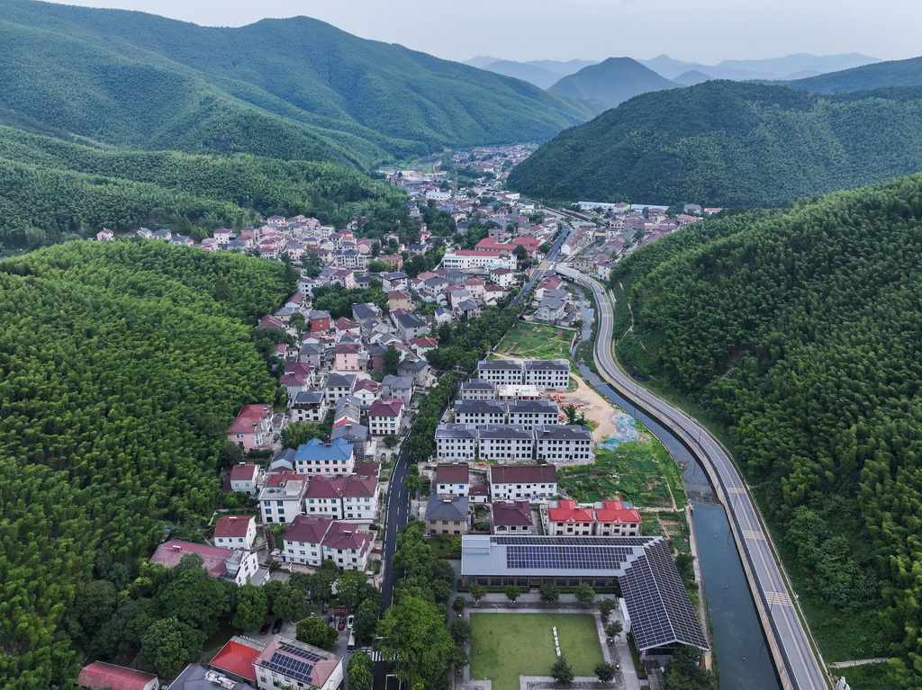 7月16日拍攝的長興縣煤山鎮新川村（無人機照片）。新華社記者 徐昱 攝