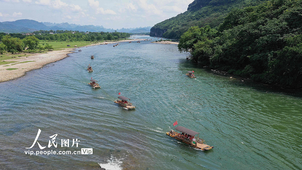 廣西靈川:江中泛舟享清涼【2】
