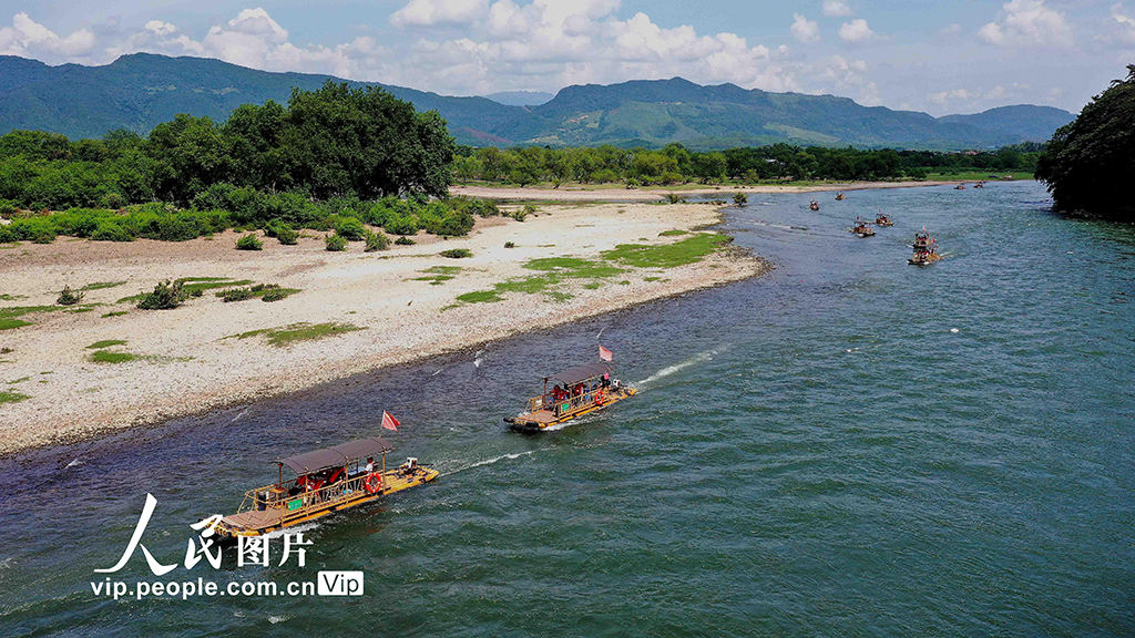 廣西靈川:江中泛舟享清涼【5】