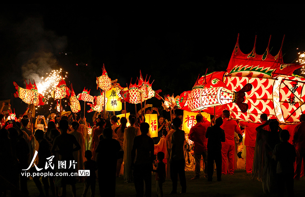安徽黃山:魚燈夜游會點亮古村夏夜【5】