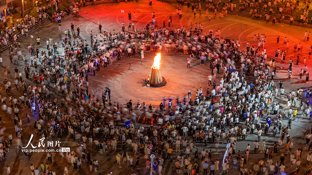 貴州晴?。簹g度火把節【2】