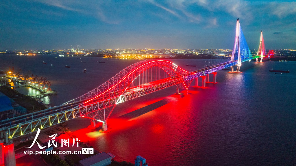 江蘇泰州:常泰長江大橋景觀燈亮化測試【3】