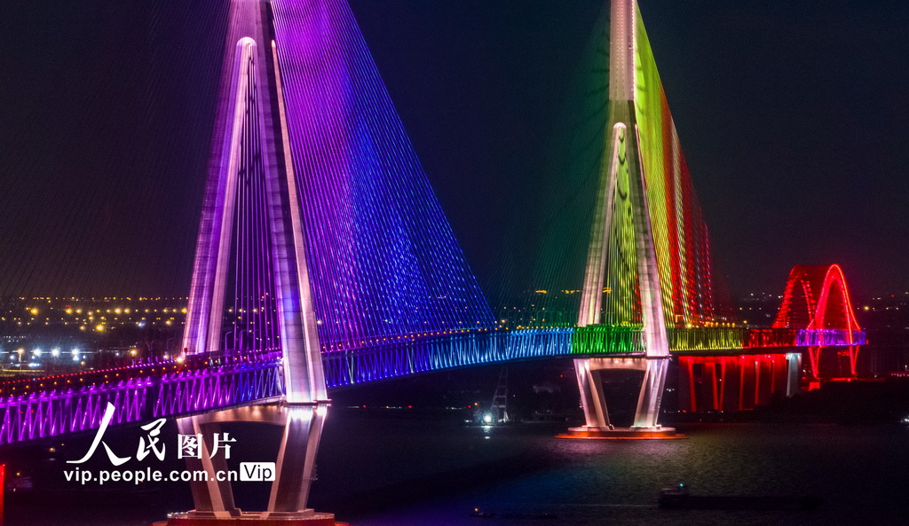 江蘇泰州:常泰長江大橋景觀燈亮化測試【4】