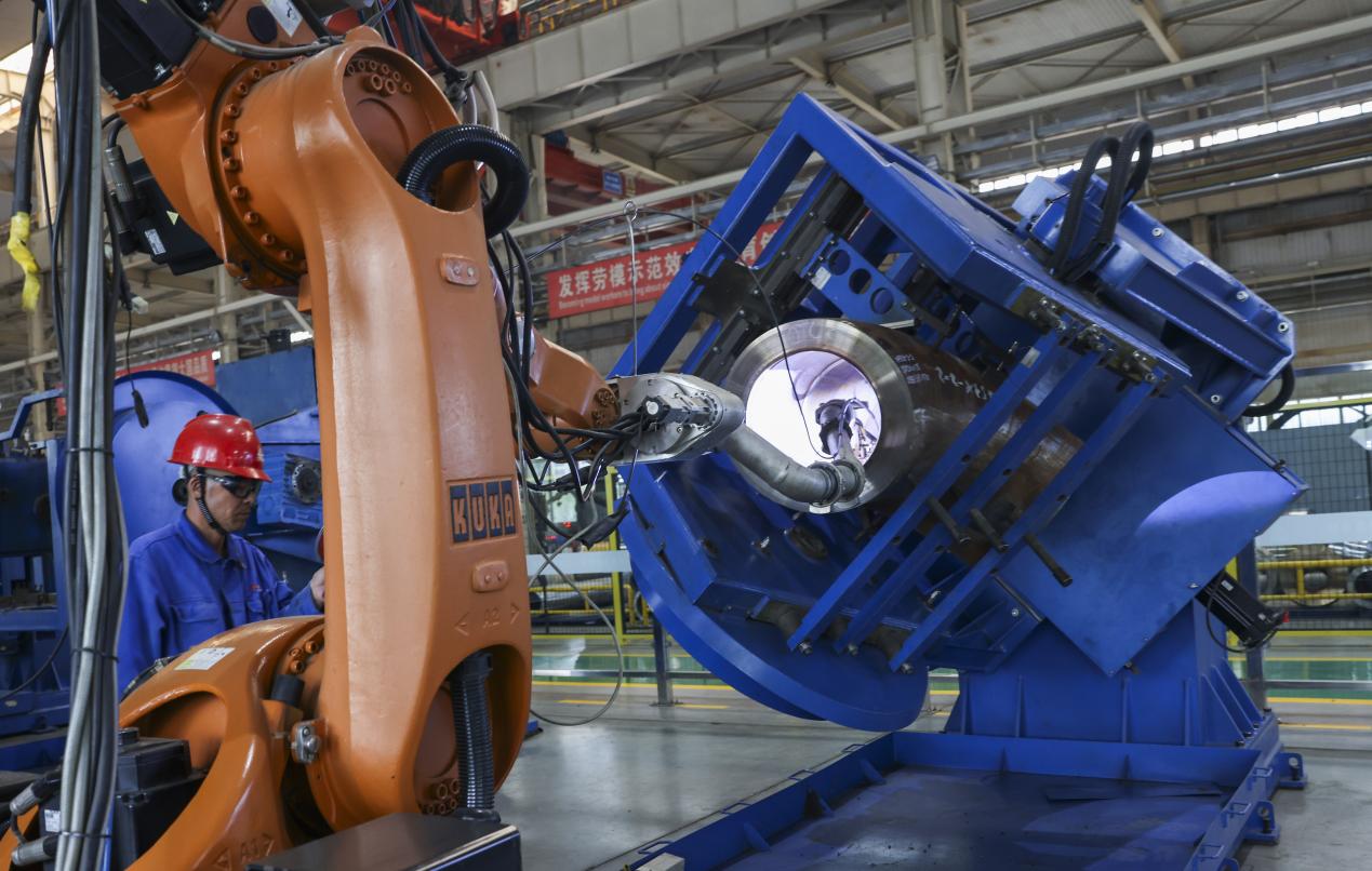 入駐蘭州新區的蘭州蘭石重型裝備股份有限公司主要生產高端能源裝備。蔣雨師攝