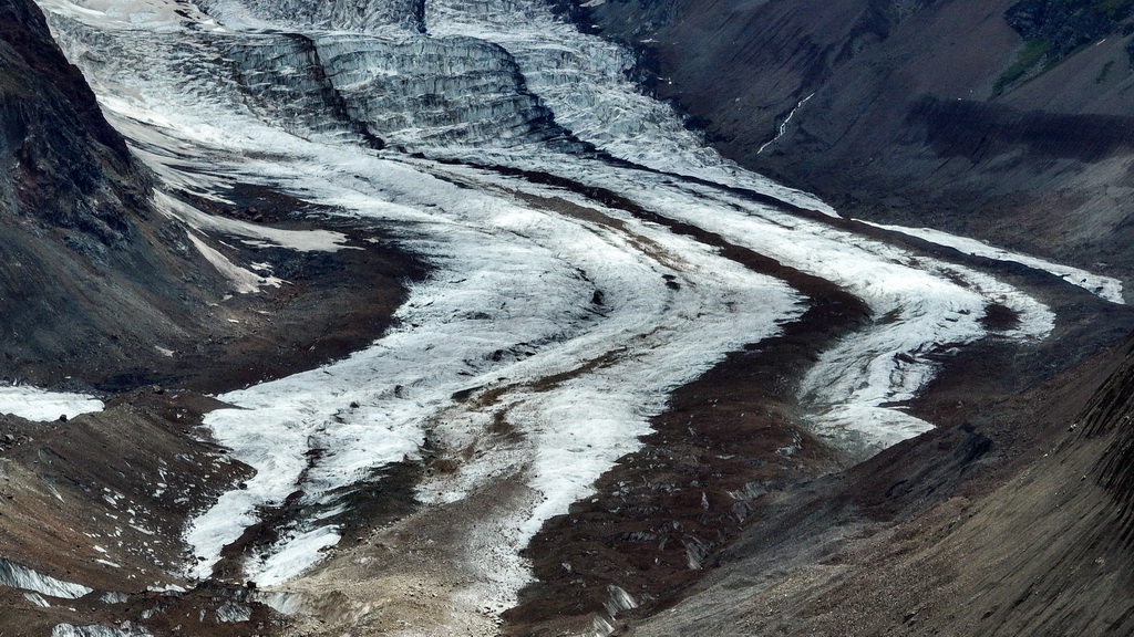 空中俯瞰祥格拉冰川（7月20日攝，無人機照片）。