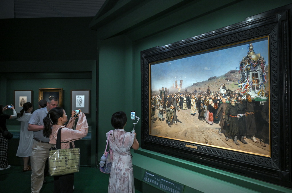 這是7月22日拍攝的“涅瓦河畔的遐思——列賓藝術特展”現場。