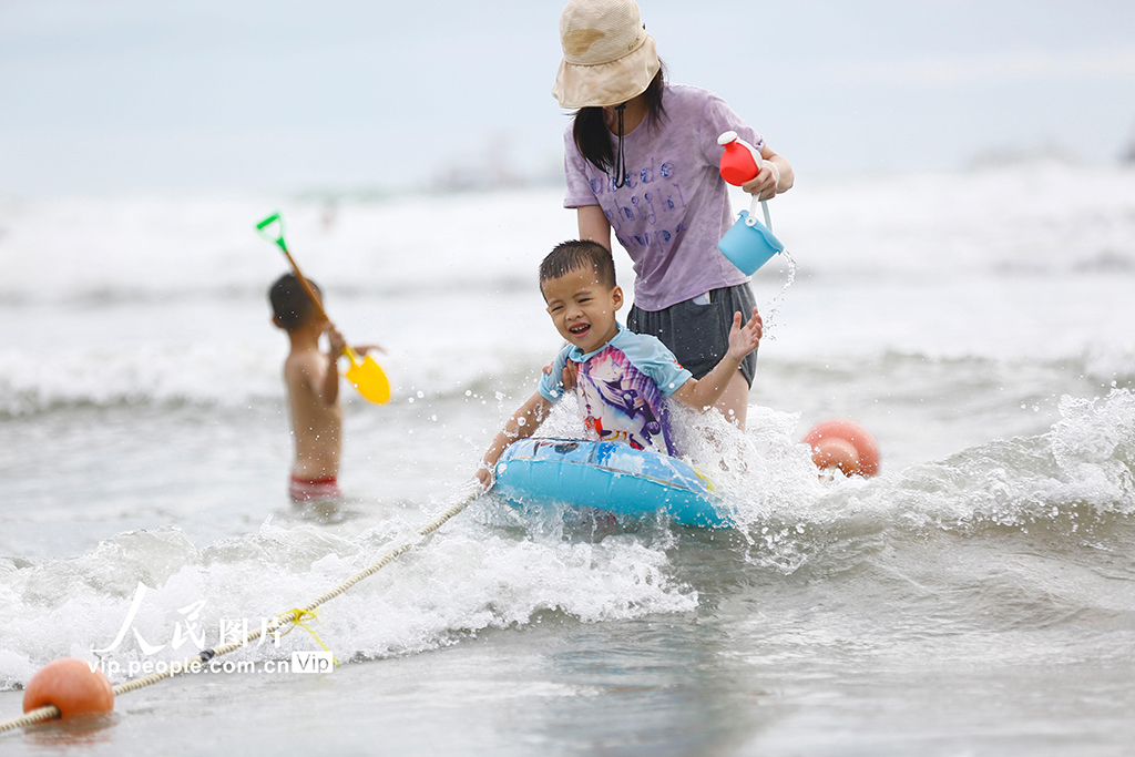 海南三亞：海邊戲水 樂享清涼
