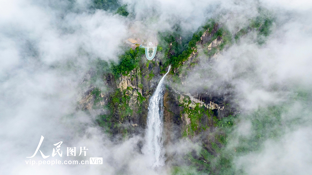 福建德化:岱仙瀑布氣勢磅礴【2】