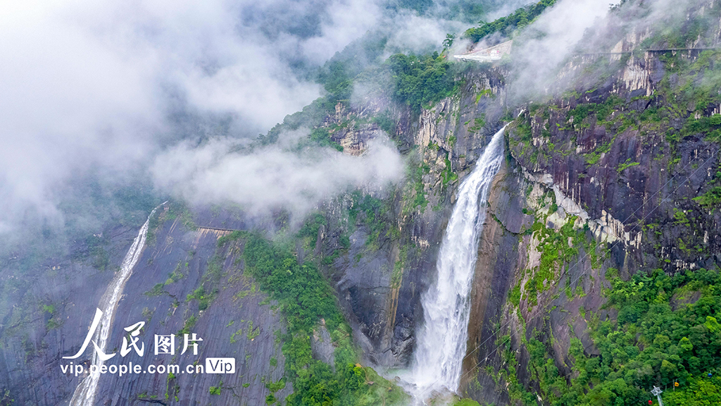福建德化:岱仙瀑布氣勢磅礴【4】
