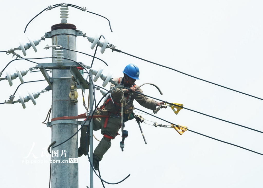 湖南嘉禾：戰高溫 保供電