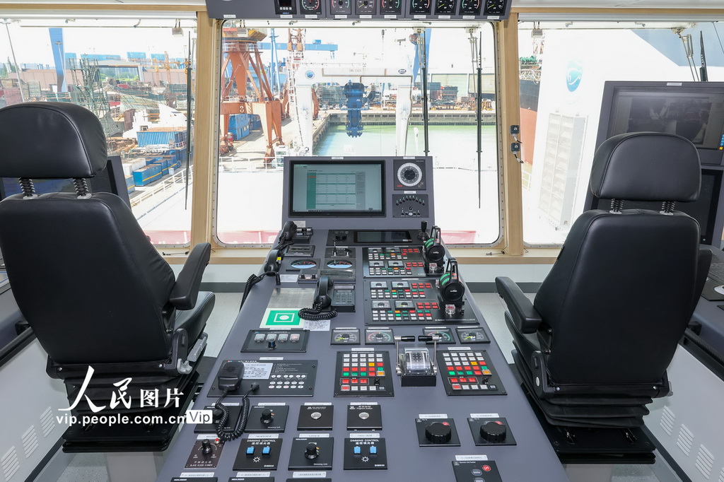 國內首艘深遠海綠色智能技術試驗船“未來”號完成命名交付 【8】