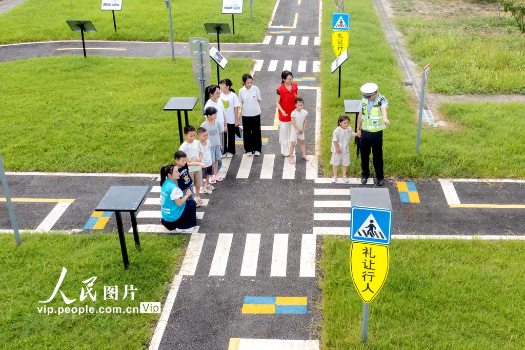 浙江長興：萌娃學習交通安全知識